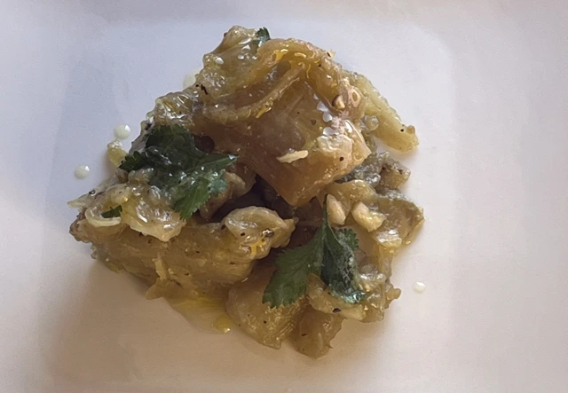 Salade d’aubergines rôties à la coriandre et au citron
